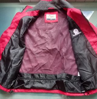 Chaqueta roja marca Printer con logo vodafone