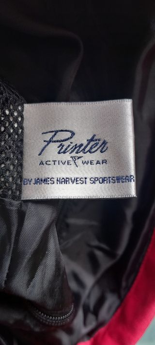 Chaqueta roja marca Printer con logo vodafone