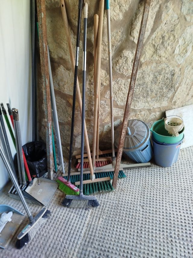 Utensilios variados de limpieza se regalan