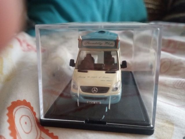 Mercedes Sprinter Helado Van - Escala 1:76