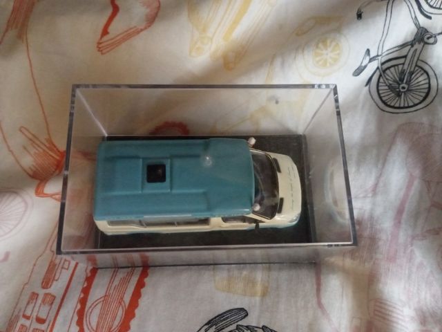 Mercedes Sprinter Helado Van - Escala 1:76