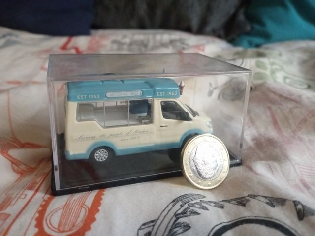 Mercedes Sprinter Helado Van - Escala 1:76