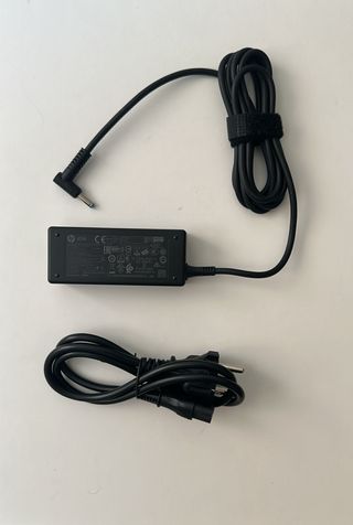 Cargador original HP 45W con conector (Nuevo)