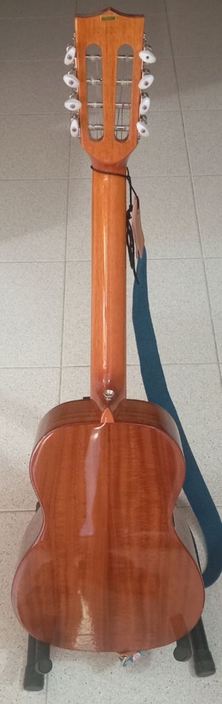 Ukule Baritono Kala KA-SCAC-B8 