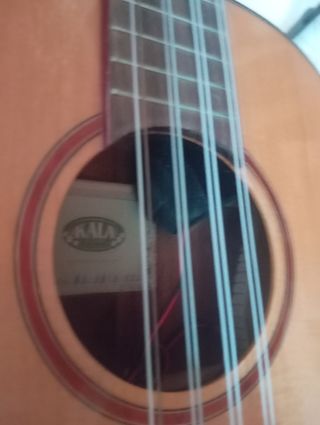 Ukule Baritono Kala KA-SCAC-B8 