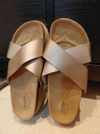 Sandalias Pull&Bear doradas - 38