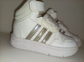 Adidas Bambina Scarpe Alte Bianche
taglia 22