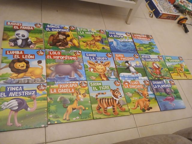 Libros y figuras de resina de animales del zoo