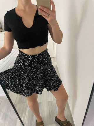 Conjunto top negro y short lunares
