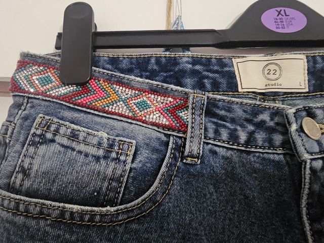 Vaqueros rotos XL con detalle étnico