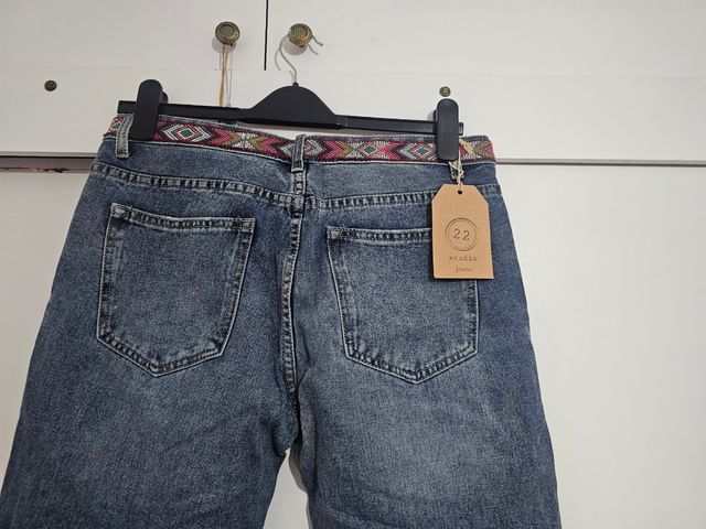 Vaqueros rotos XL con detalle étnico