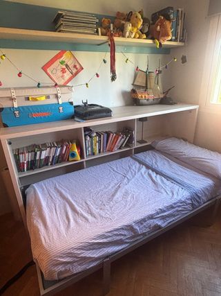 Cama mueble horizontal. estantería y mesa estudio