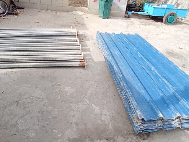 Chapas y postes metálicos usados
