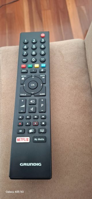 TV Grundig 49" negra