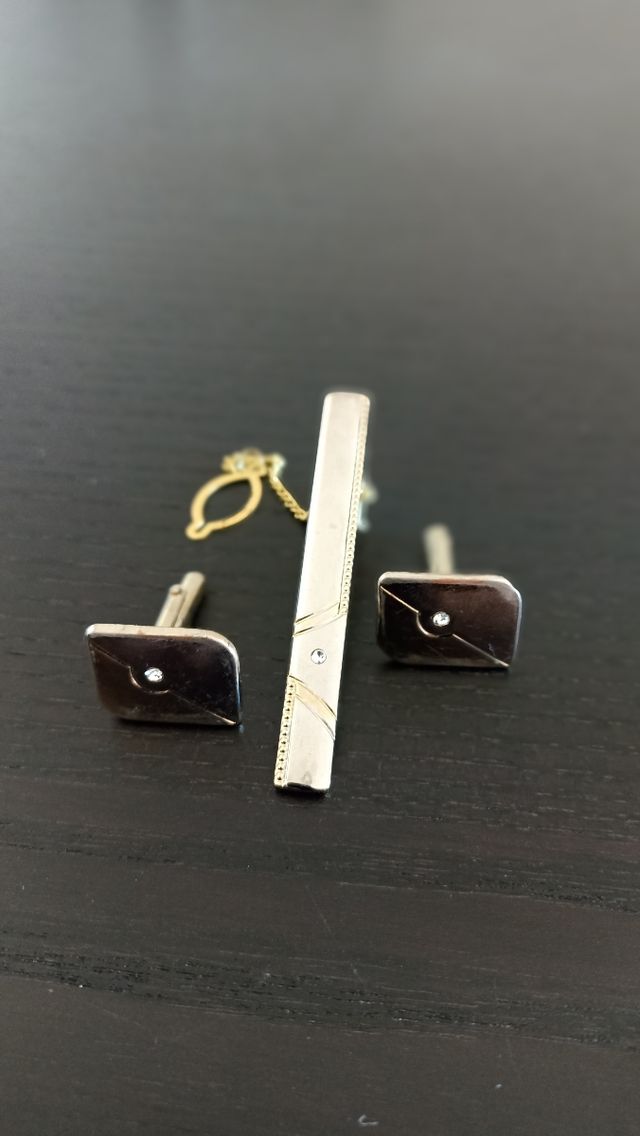 Gemelos dorados y plateados