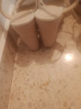Zapatos cuña blancos