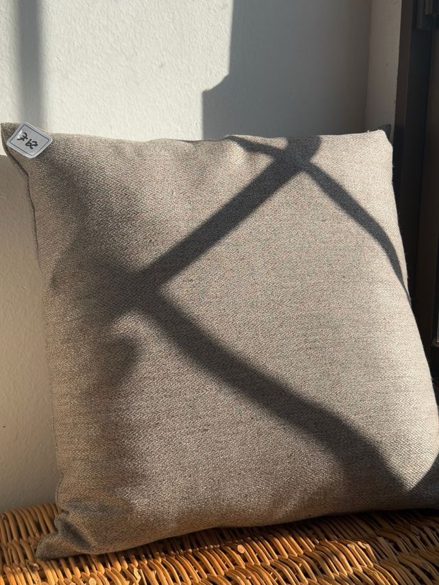 Cojín marrón grisáceo 50x45cm