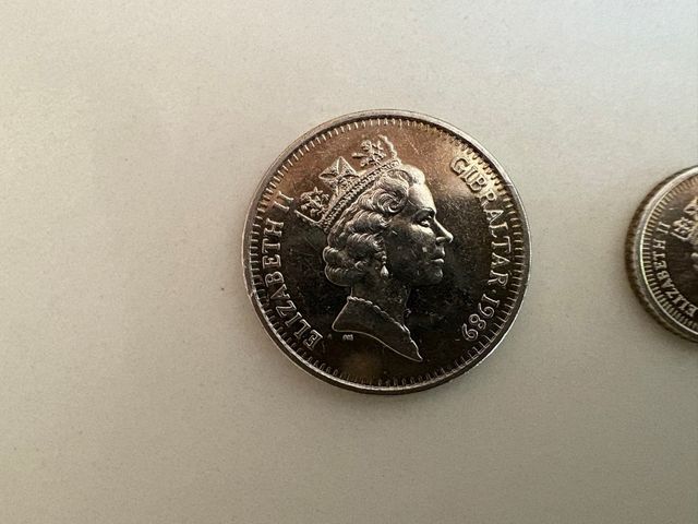 Monedas Gibraltar: 10 peniques y 5 peniques