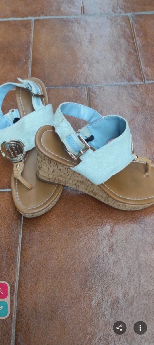 Sandalias Tommy Hilfiger azules y marrón