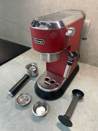 Cafetera Espresso DeLonghi Roja