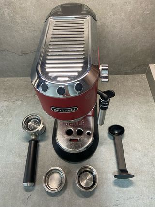 Cafetera Espresso DeLonghi Roja