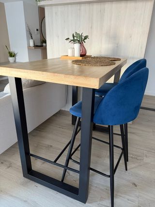 Mesa alta + 2 sillas estilo industrial