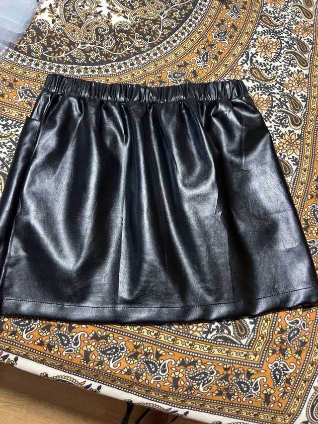 Falda negra polipiel shein