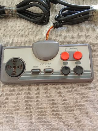 NES: 2 mandos, pistola y adaptador