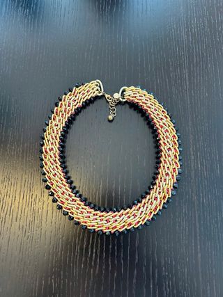 Collar AITA dorado y negro. PVO 69€. 