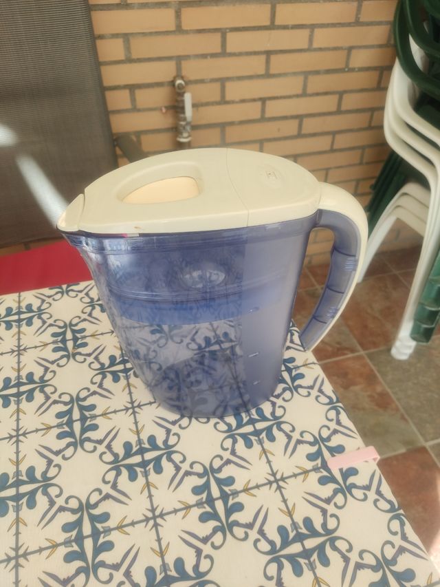 La jarra purificadora de agua de 2.5 litros 