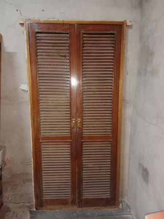 Puerta de armario de madera