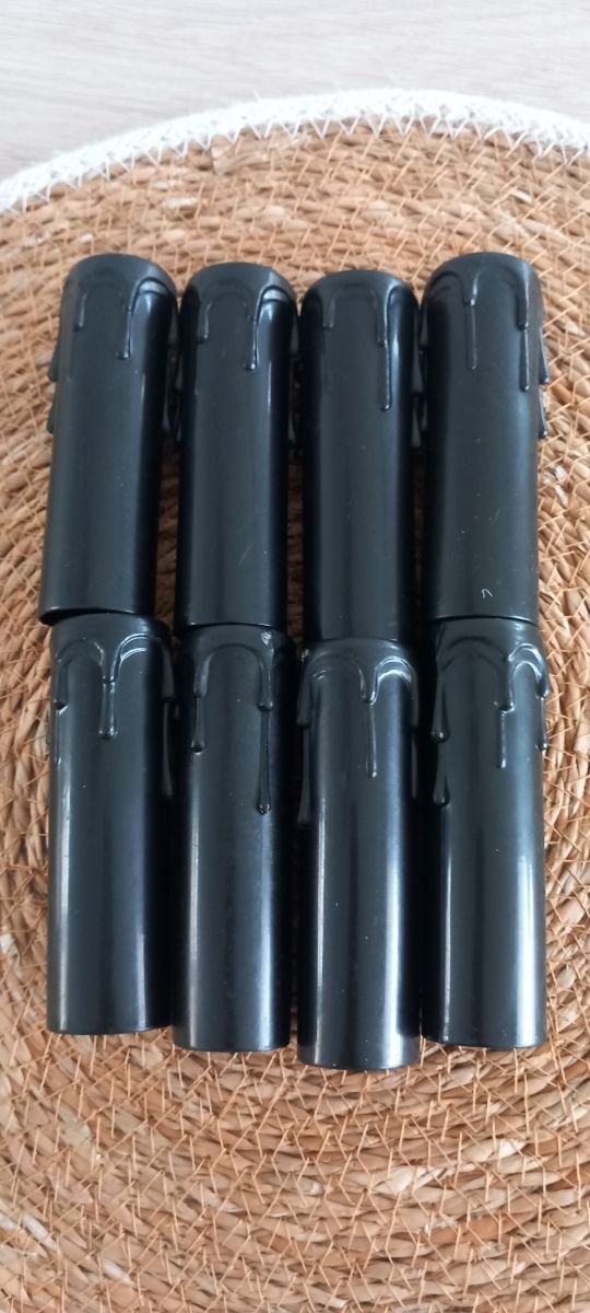 8 tappi di candela neri