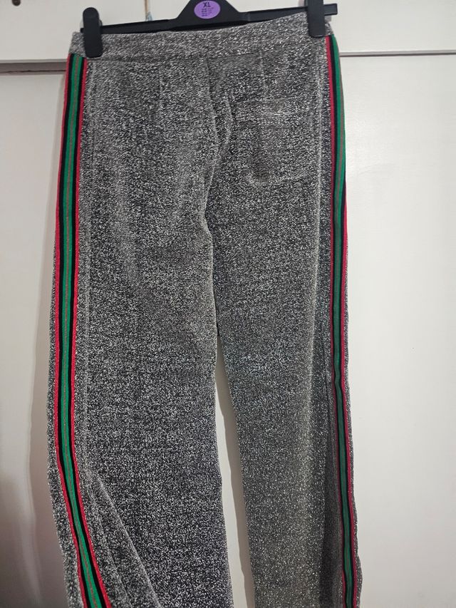 Pantalones deportivos plateados