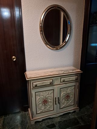 Mueble recibidor antiguo beige y dorado