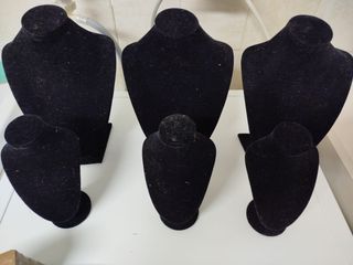 6 expositores terciopelo negro y otras cosas