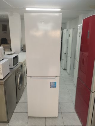 NEVERA MARCA INDESIT 