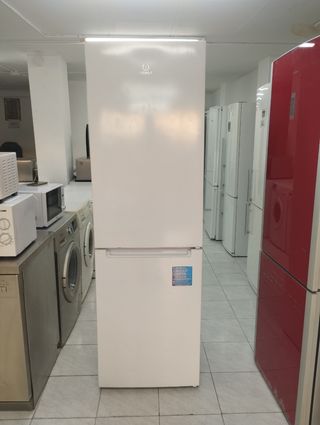 NEVERA MARCA INDESIT 
