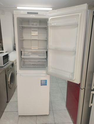 NEVERA MARCA INDESIT 