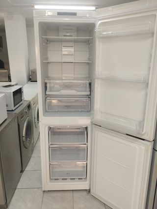 NEVERA MARCA INDESIT 