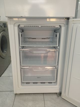 NEVERA MARCA INDESIT 