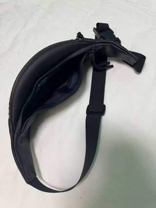 Riñonera LACOSTE negra