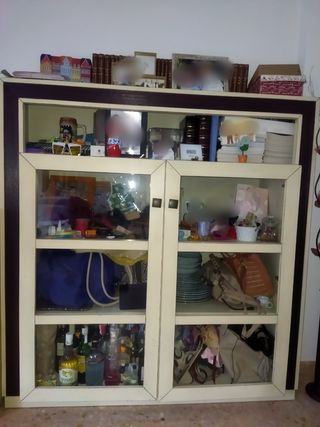 3 muebles : Tv,  vitrina y aparado