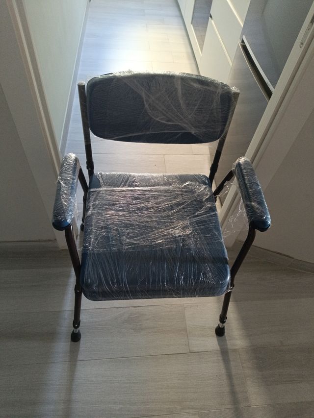 Chollo Silla de aseo WC plegable azul nueva