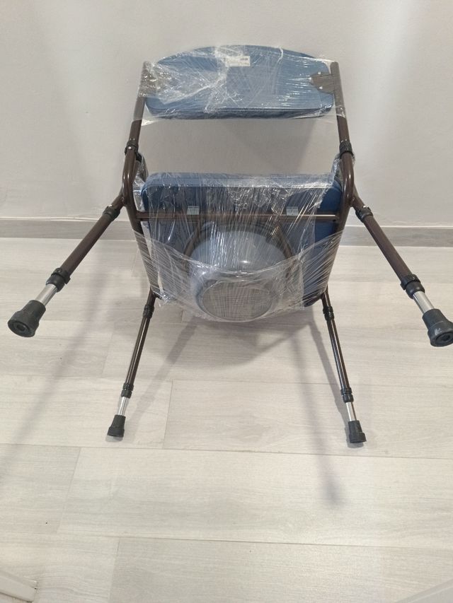 Chollo Silla de aseo WC plegable azul nueva