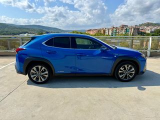 Lexus UX 2021