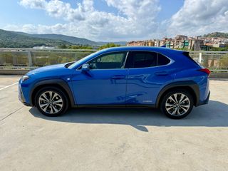 Lexus UX 2021
