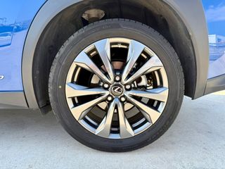 Lexus UX 2021