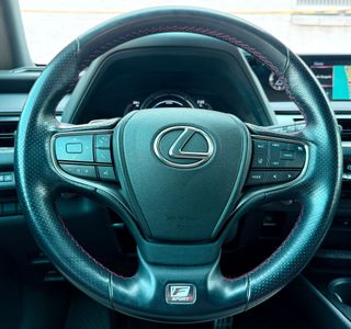 Lexus UX 2021