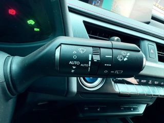 Lexus UX 2021