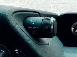 Lexus UX 2021